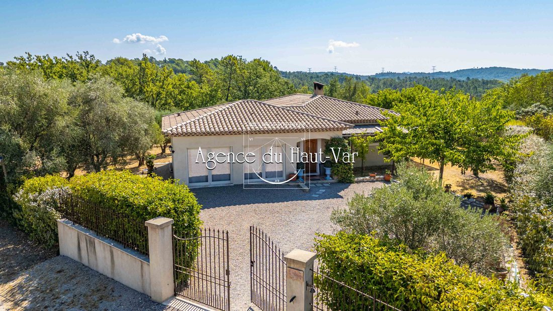 Villa in Saint-Paul-en-Forêt, Provence-Alpes-Côte d'Azur, France 2 - 18698619