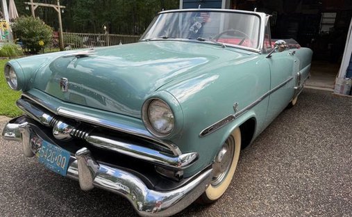 Ford Sunliner in Calverton, NY, United States 1