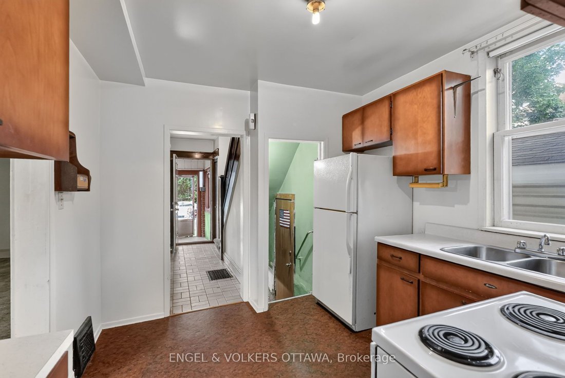 House in Ottawa, Ontario, Canada 5 - 18699129
