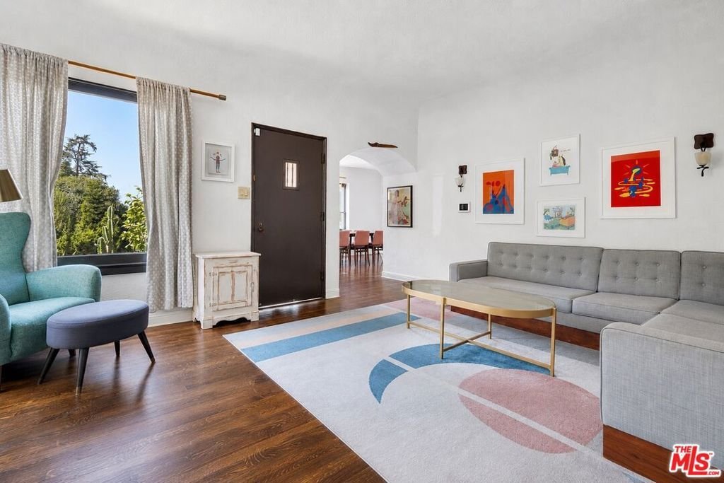 Los Angeles, California, United States 4 - 18697028