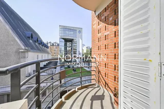 Apartment in Puteaux, Ile-de-France, France 1 - 15869444
