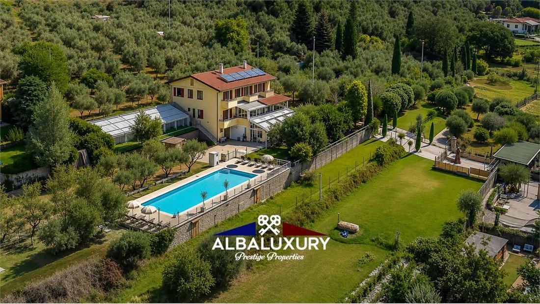Villa en Camaiore, Toscana, Italia 1 - 16925192