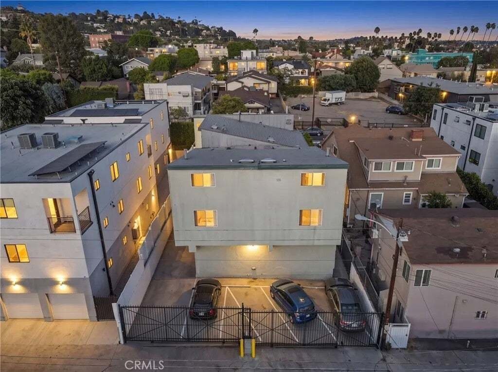 Los Angeles, California, United States 4 - 18698294