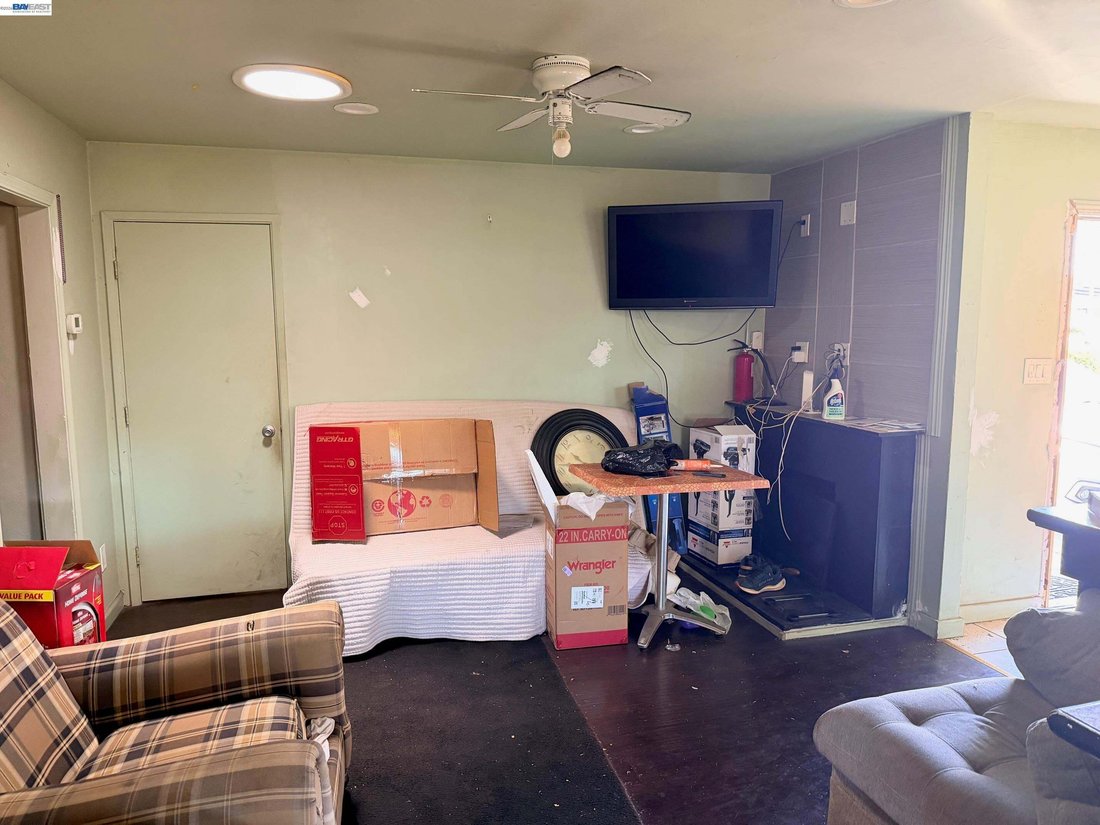 House in East Palo Alto, California, United States 5 - 18697932