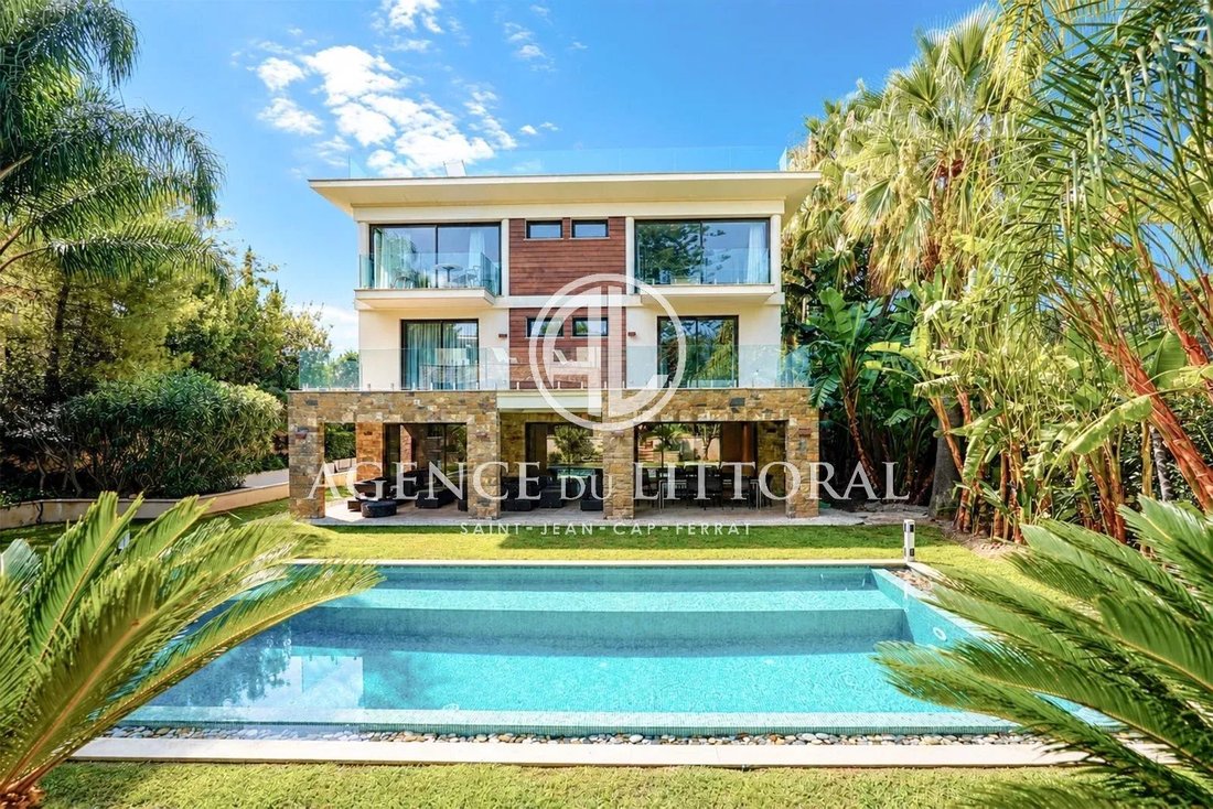 Estate in Saint-Jean-Cap-Ferrat, Provence-Alpes-Côte d'Azur, France 1 - 18699044