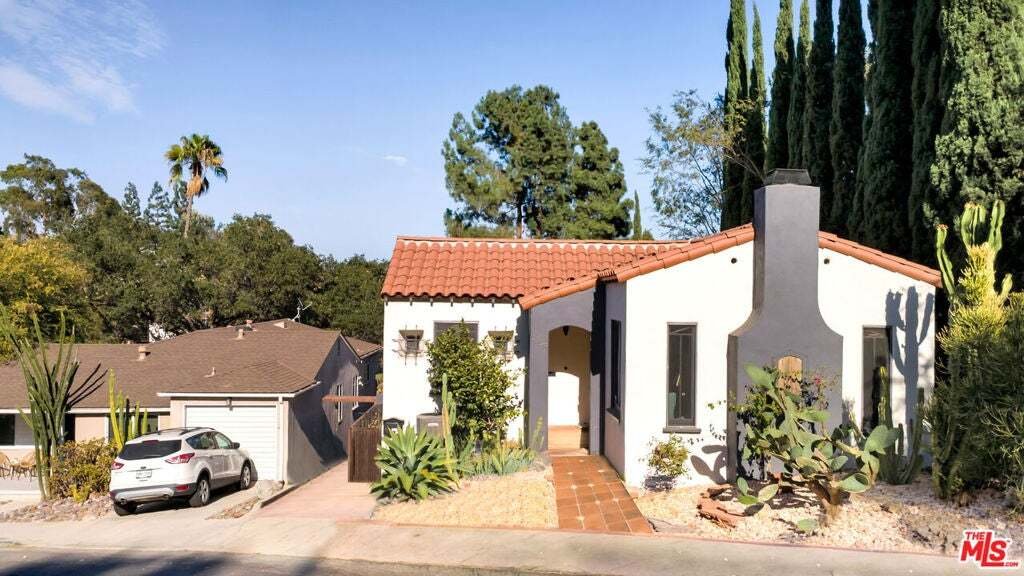 Los Angeles, California, United States 2 - 18697028