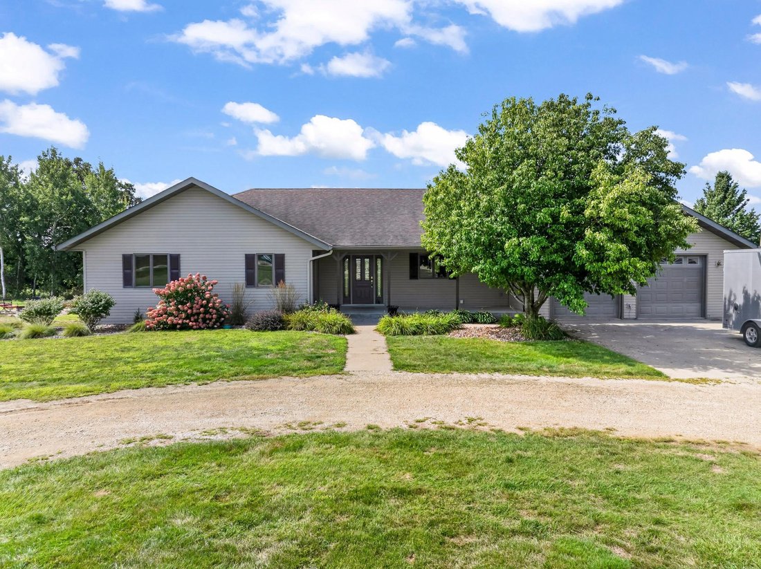 House in West Concord, Minnesota, United States 1 - 18698108