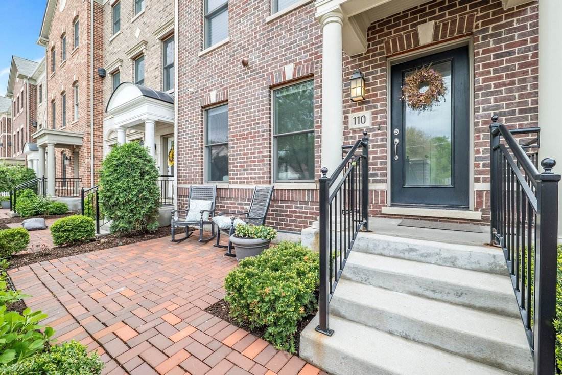 Townhouse in Wheaton, Illinois, United States 2 - 18697658