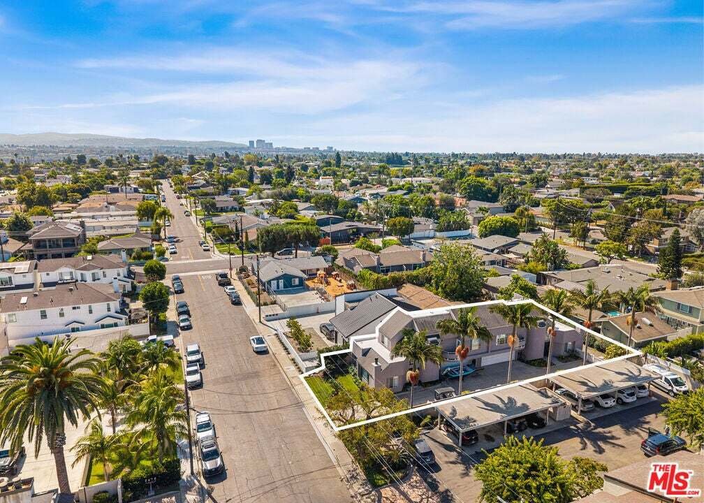 Costa Mesa, California, United States 1 - 18697044