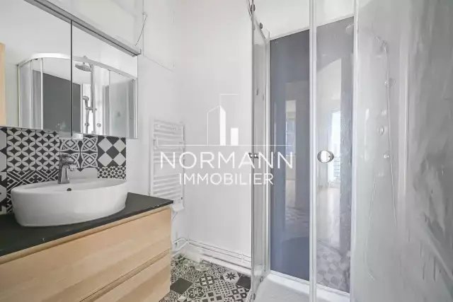 Apartment in Puteaux, Ile-de-France, France 3 - 15869444