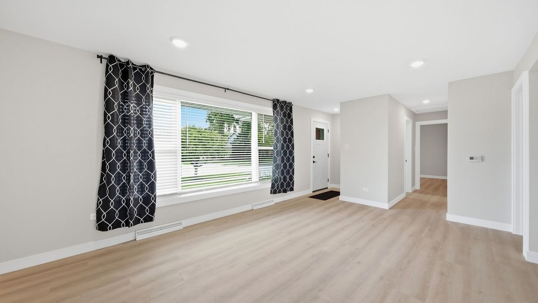 House in Des Plaines, Illinois, United States 3 - 18697652
