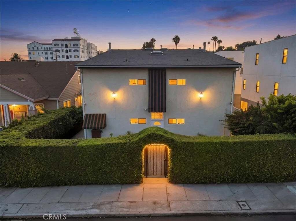 Los Angeles, California, United States 1 - 18698294