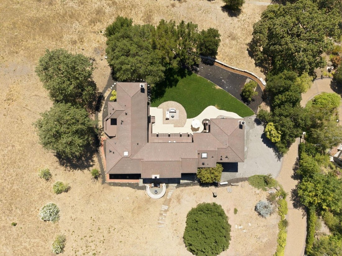 House in Los Altos Hills, California, United States 2 - 18697881
