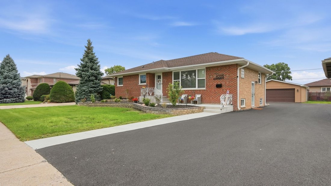 House in Des Plaines, Illinois, United States 2 - 18697652