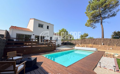 Villa in Arrondissement of Les Sables-d'Olonne, Pays de la Loire, France 1