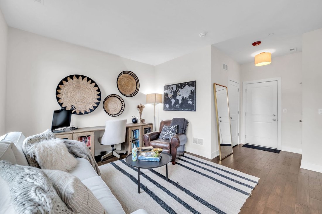 Townhouse in Wheaton, Illinois, United States 4 - 18697658