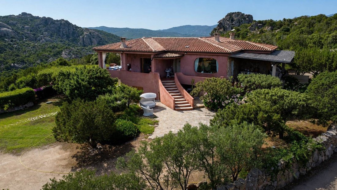 Villa in Arzachena, Sardinia, Italy 3 - 18699018