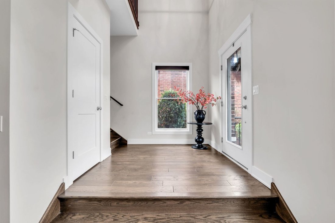 Townhouse in Wheaton, Illinois, United States 3 - 18697658