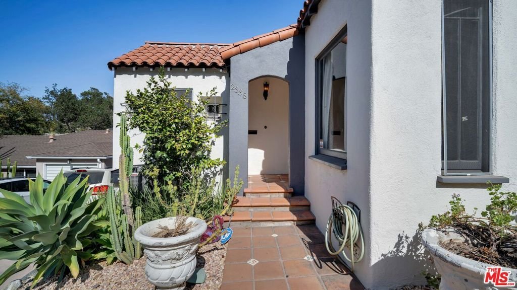 Los Angeles, California, United States 3 - 18697028
