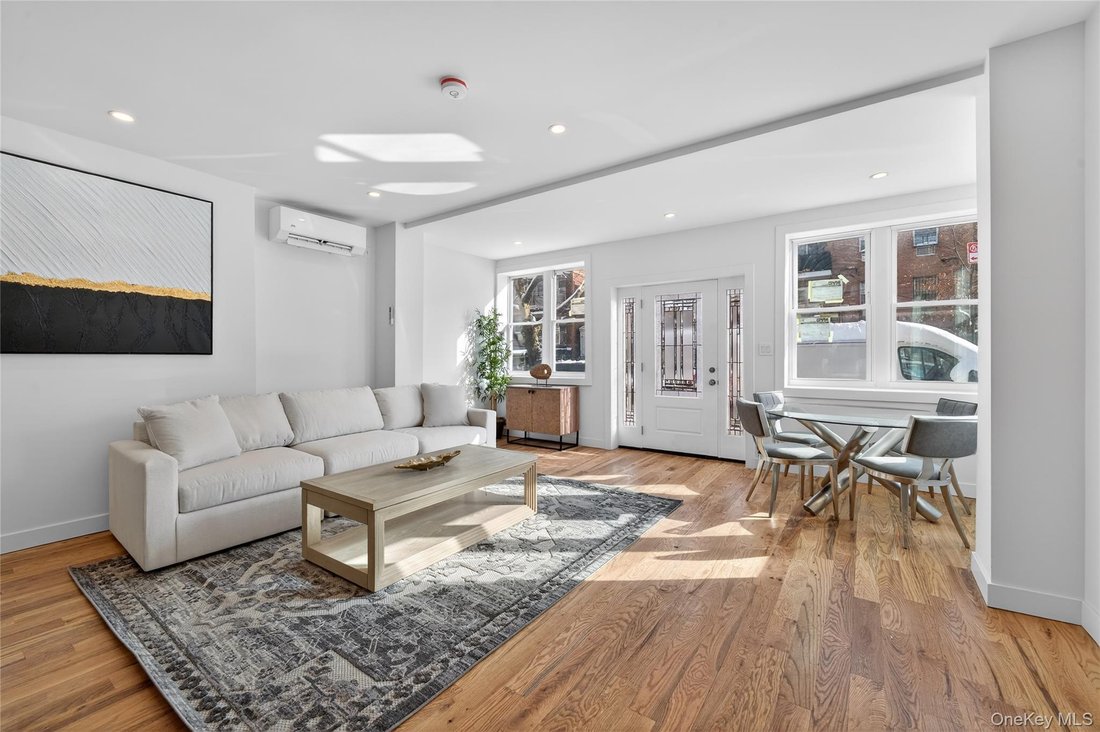 House in New York, New York, United States 5 - 18696306