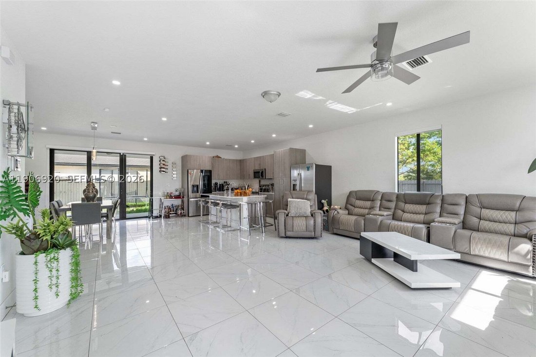 House in Miami, Florida, United States 5 - 18697332