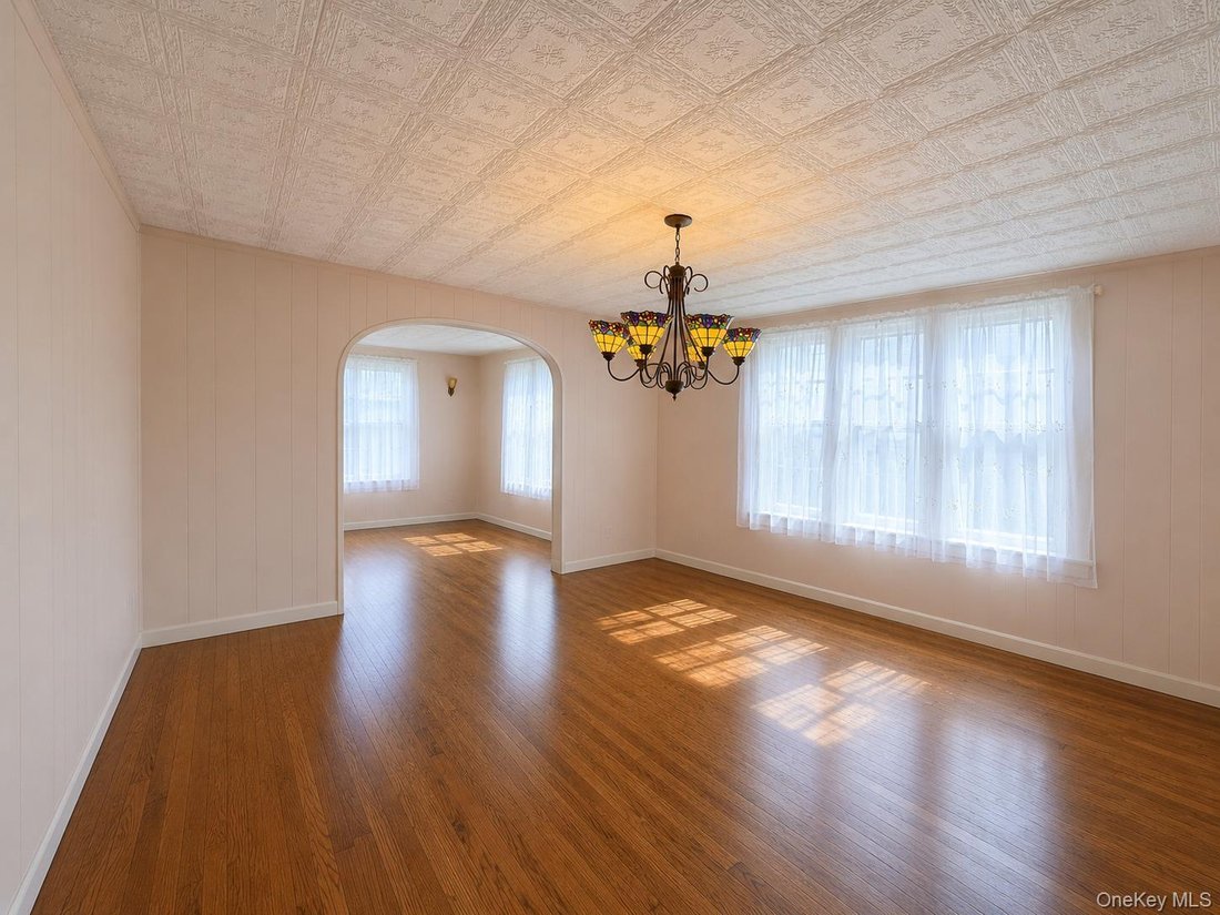 House in Bellmore, New York, United States 5 - 18698816