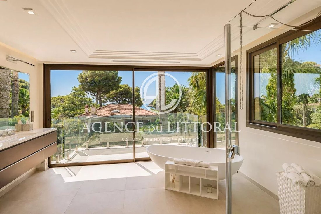 Estate in Saint-Jean-Cap-Ferrat, Provence-Alpes-Côte d'Azur, France 4 - 18699044