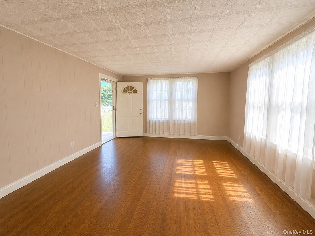 House in Bellmore, New York, United States 3 - 18698816