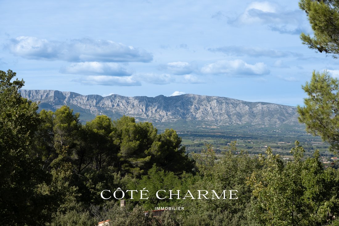 Villa in Trets, Provence-Alpes-Côte d'Azur, France 1 - 18696226