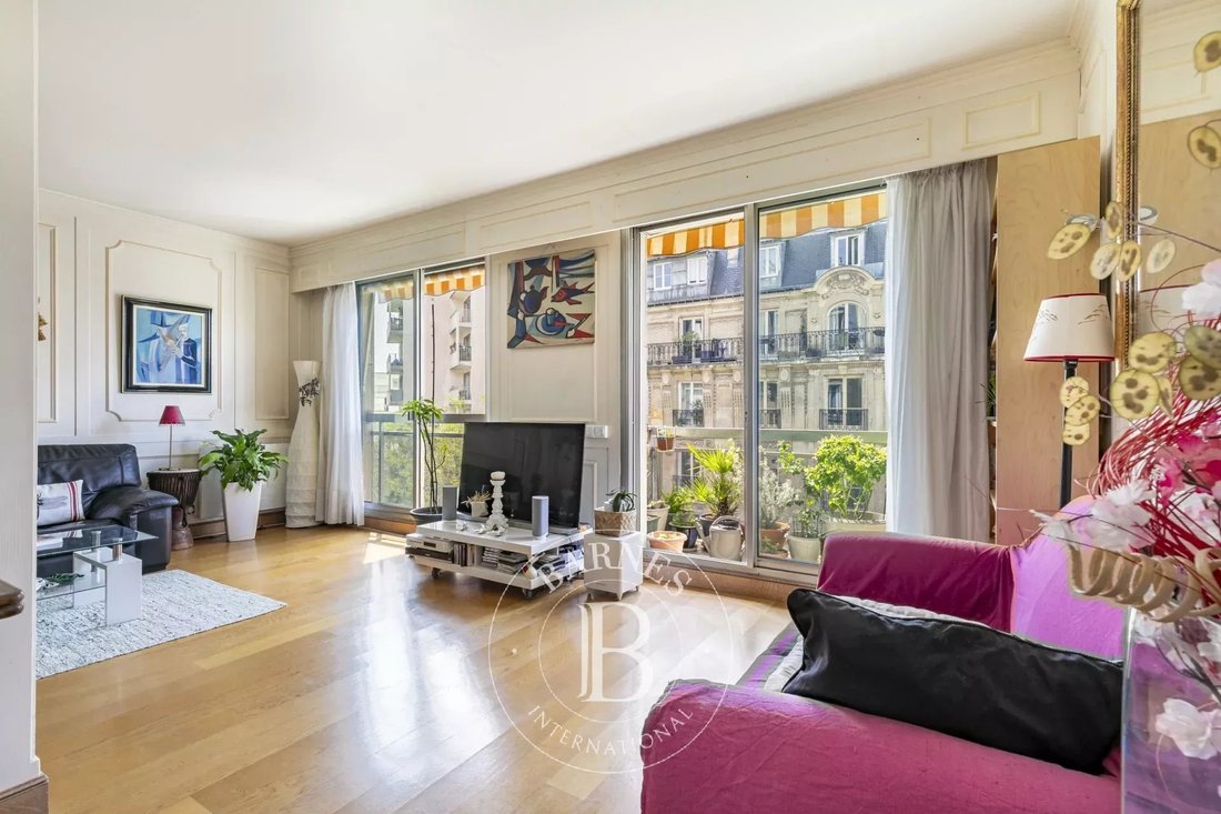 Apartment in Emeriau-Zola, Paris 15e Arrondissement, Paris 3 - 18695916