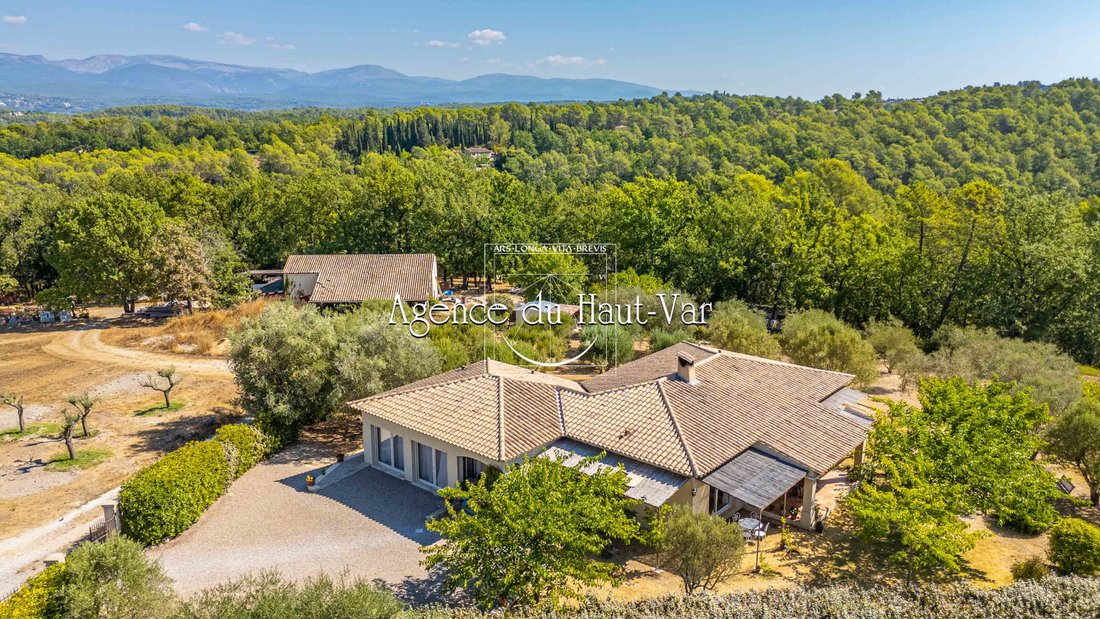 Villa in Saint-Paul-en-Forêt, Provence-Alpes-Côte d'Azur, France 4 - 18698619