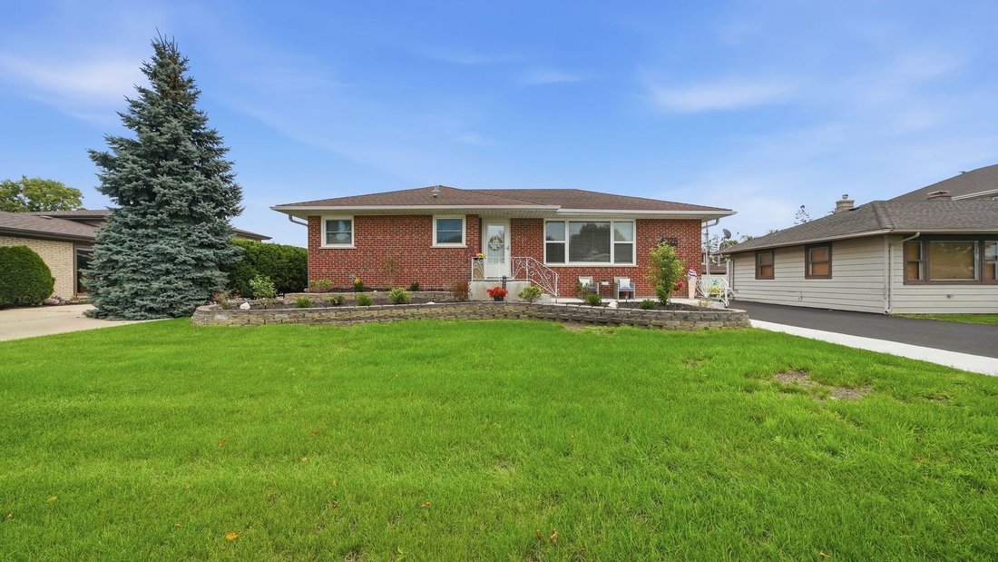 House in Des Plaines, Illinois, United States 1 - 18697652