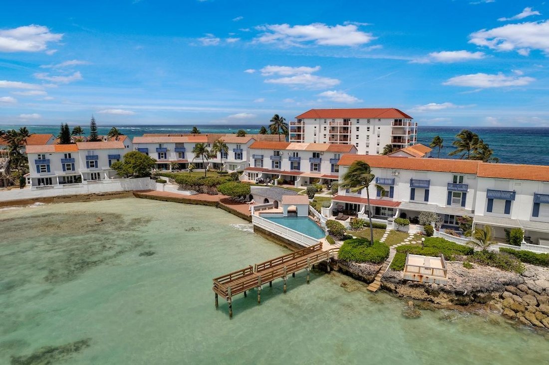 Townhouse in Nassau, New Providence, The Bahamas 1 - 18696286