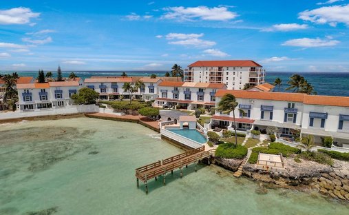 Townhouse in Nassau, New Providence, The Bahamas 1