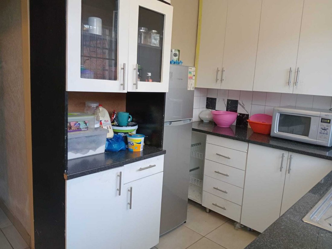 Country House in Bezuidenhout Valley, Gauteng, South Africa 2 - 18696426
