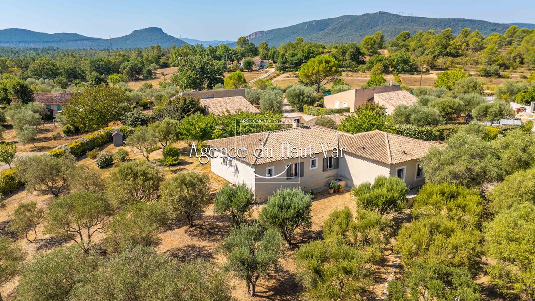 Villa in Saint-Paul-en-Forêt, Provence-Alpes-Côte d'Azur, France 3 - 18698619