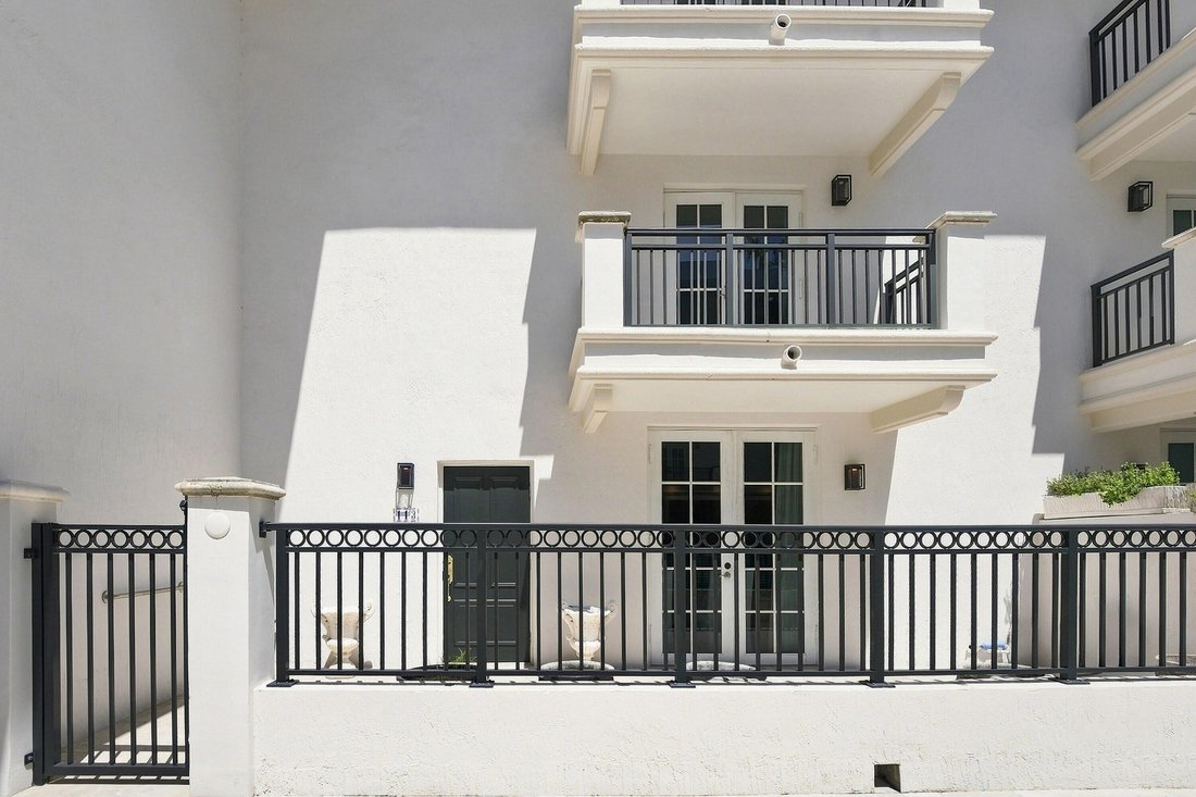 Condo in Miami Beach, Florida, United States 1 - 18698444