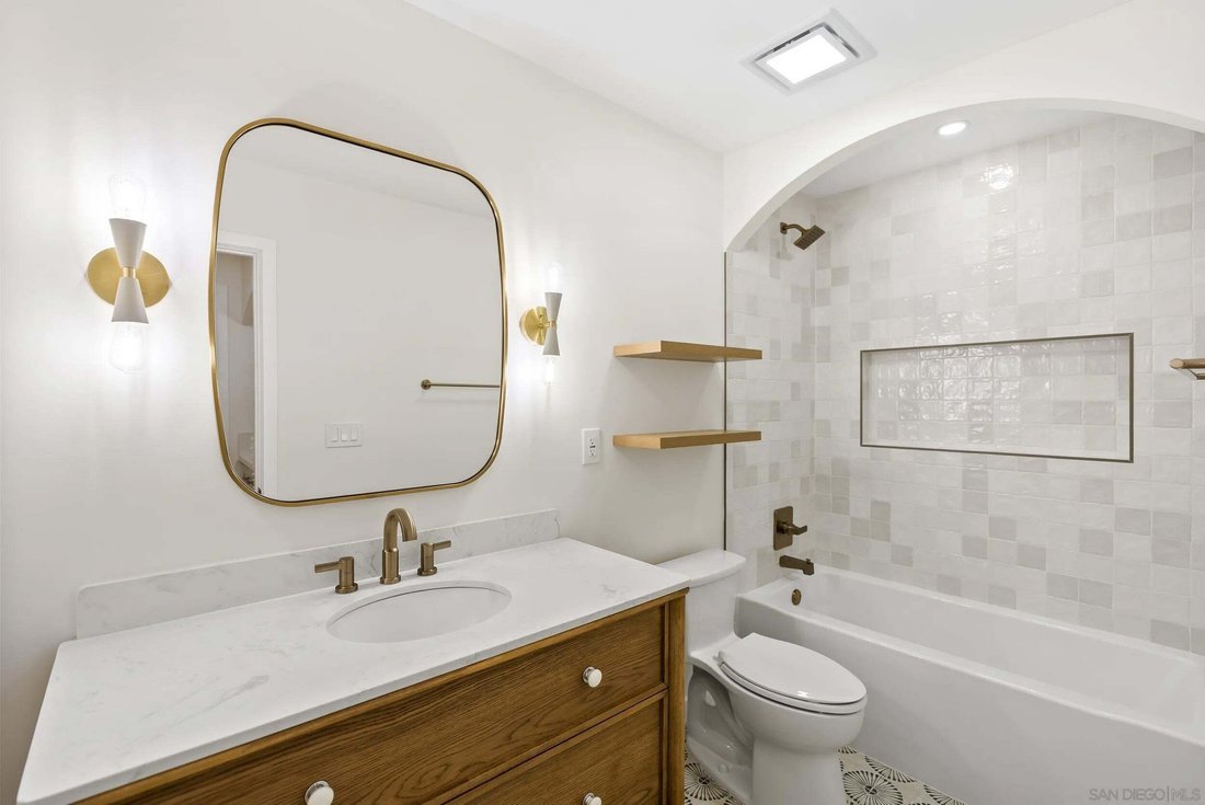 Condo in San Diego, California, United States 5 - 18698201