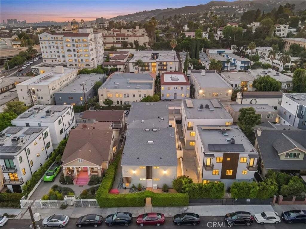 Los Angeles, California, United States 3 - 18698294
