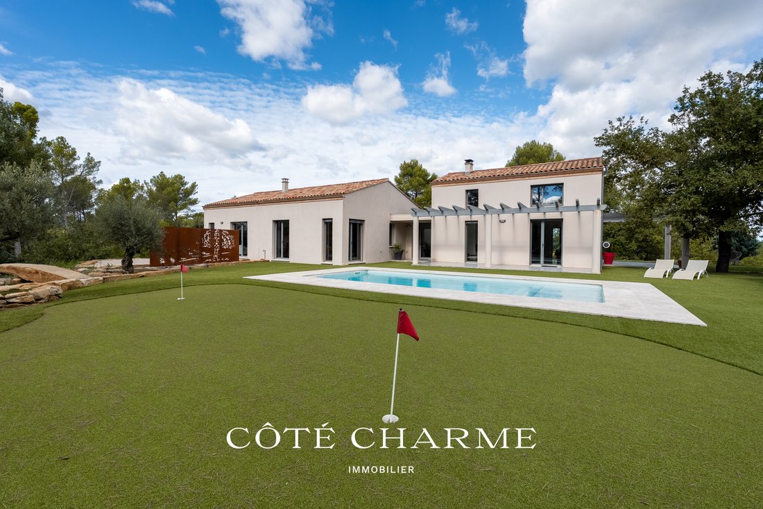 Villa in Trets, Provence-Alpes-Côte d'Azur, France 4 - 18696226