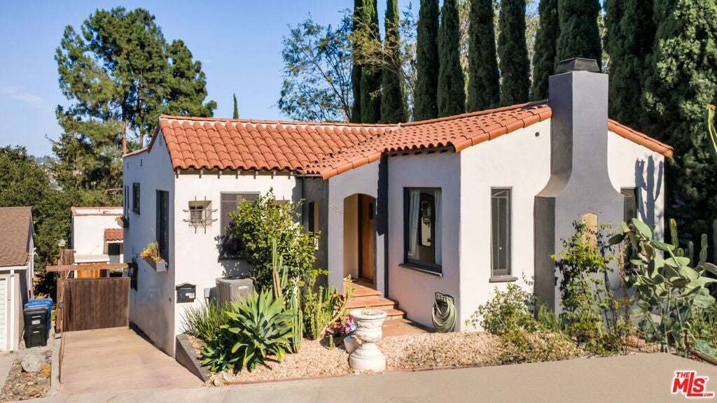 Los Angeles, California, United States 1 - 18697028
