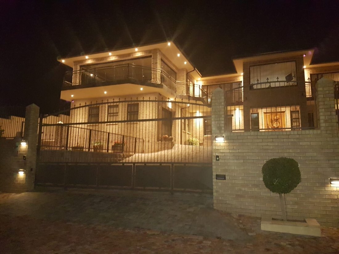 House in Mossel Bay Central, Western Cape, South Africa 2 - 18697841