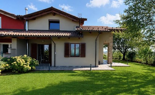 Villa in Trezzo Tinella, Piedmont, Italy 1
