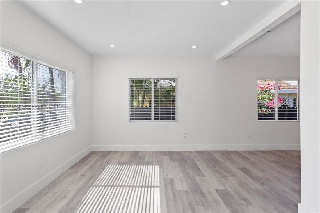 House in Hialeah, Florida, United States 3 - 18698924
