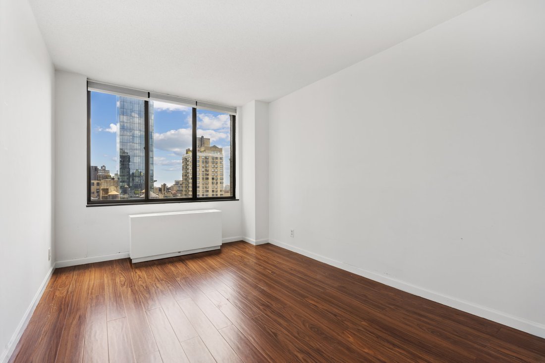 New York, New York, United States 3 - 18698880