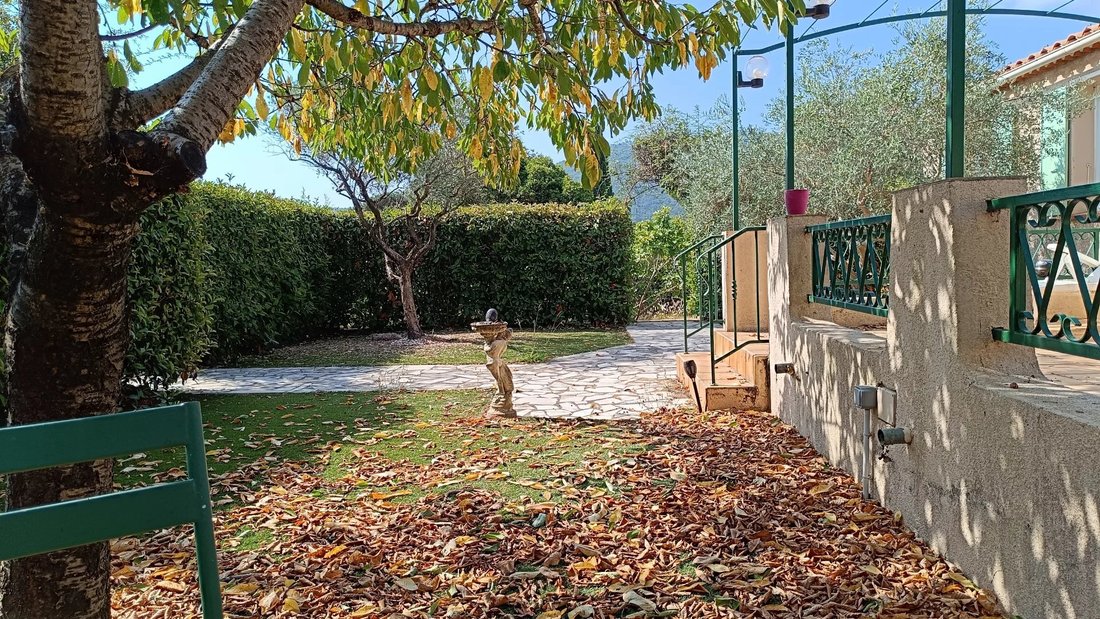 House in La Môle, Provence-Alpes-Côte d'Azur, France 3 - 18696091