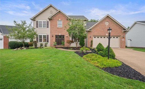 House in Strongsville, Ohio, United States 1