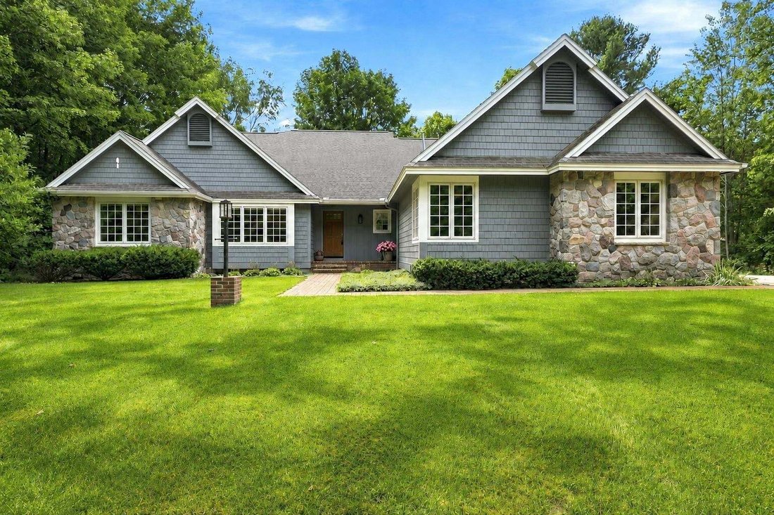 House in Garfield Township, Michigan, United States 1 - 18697518
