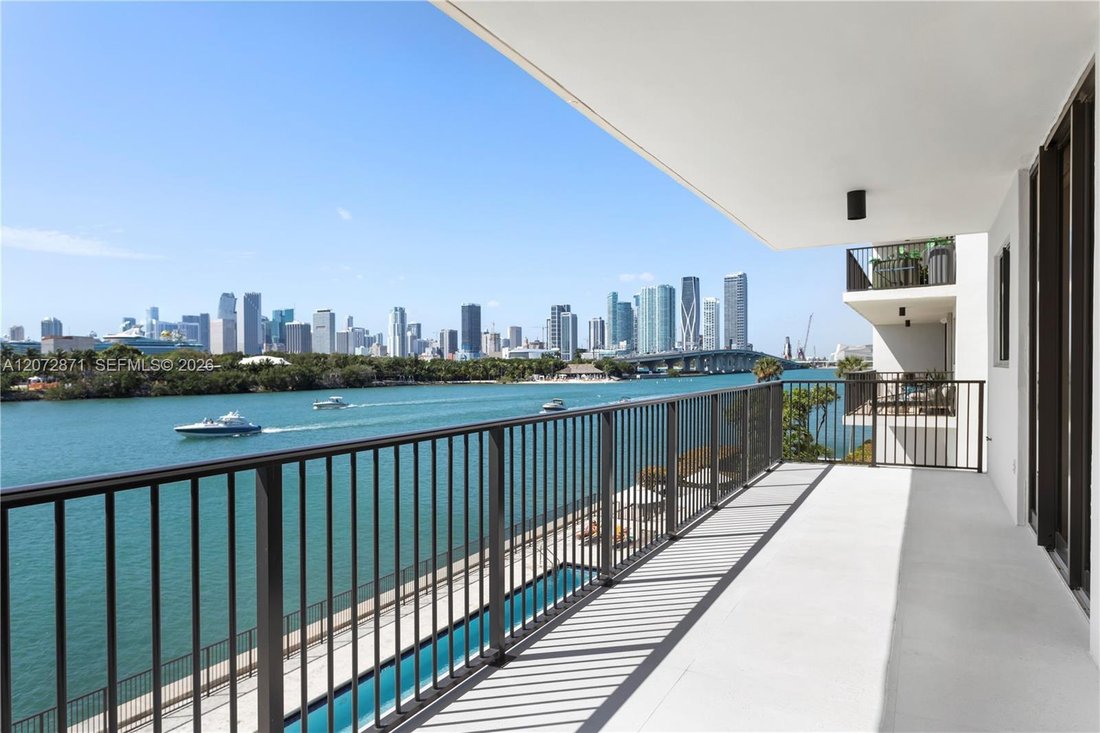 Condo in Miami Beach, Florida, United States 5 - 18698960