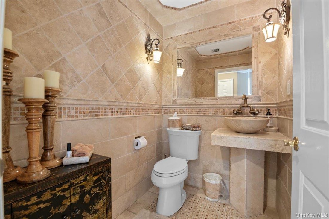 Condo in Melville, New York, United States 3 - 18697243